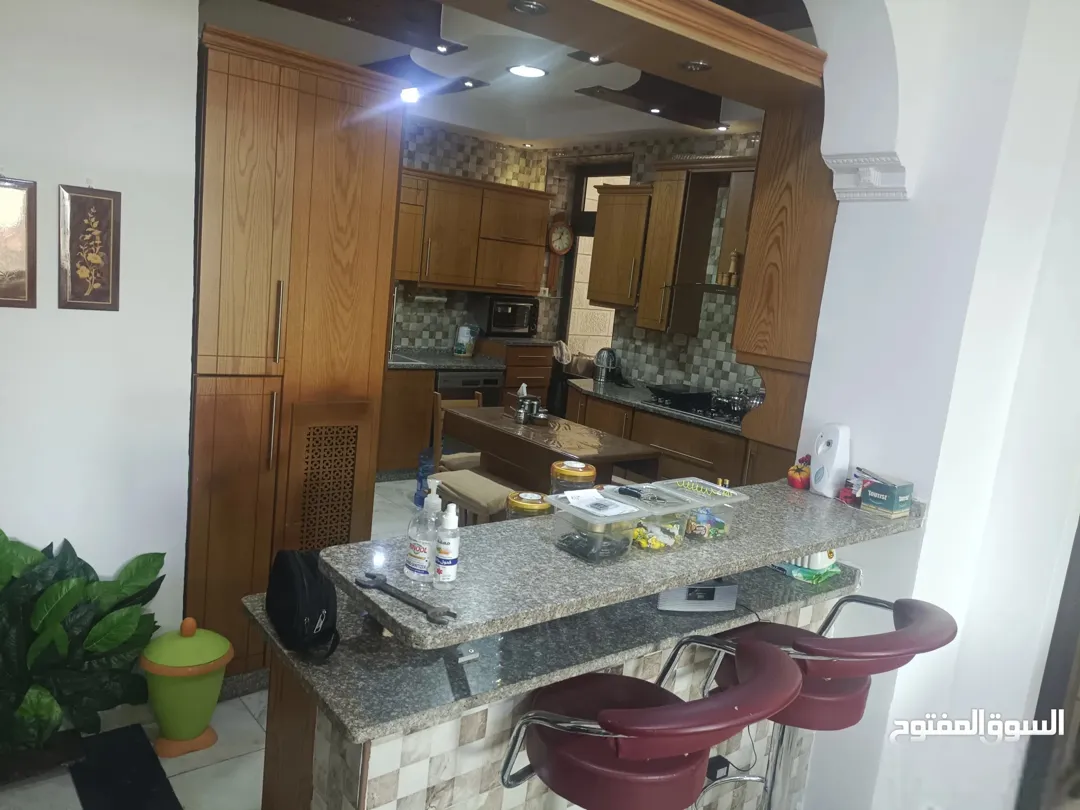 شقة فاخرة في ضاحية الرشيد إطلالة دائمة وموقع متميز