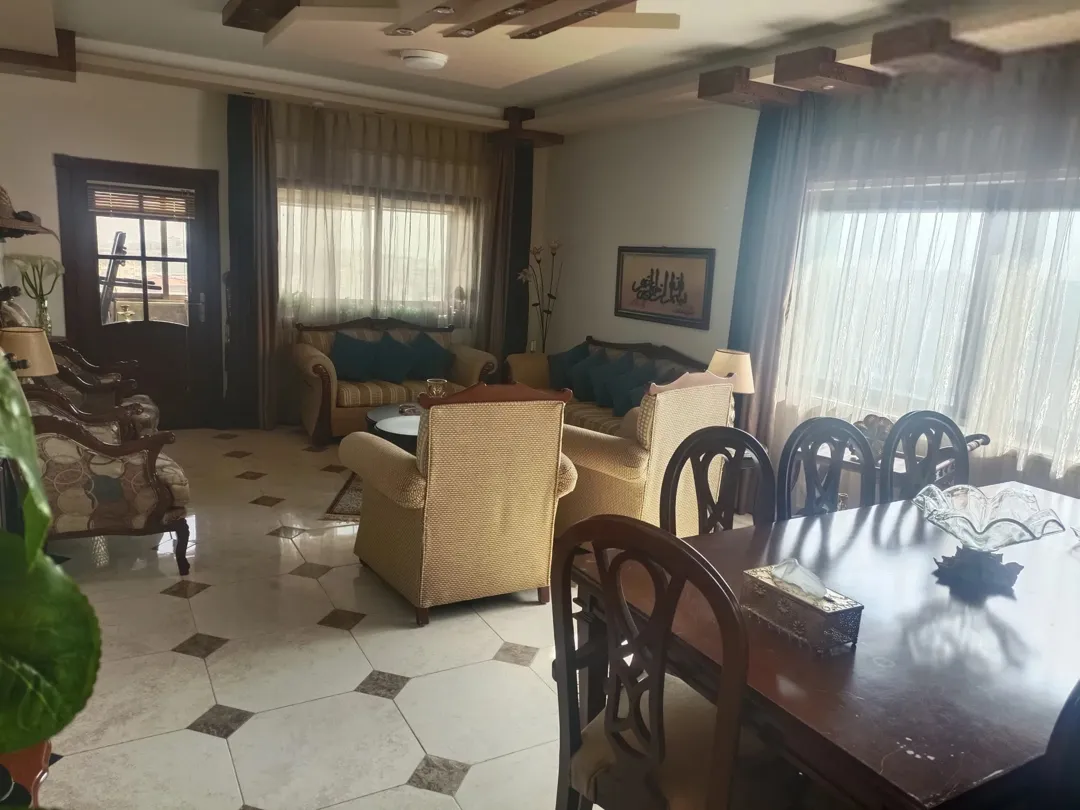 شقة فاخرة في ضاحية الرشيد إطلالة دائمة وموقع متميز
