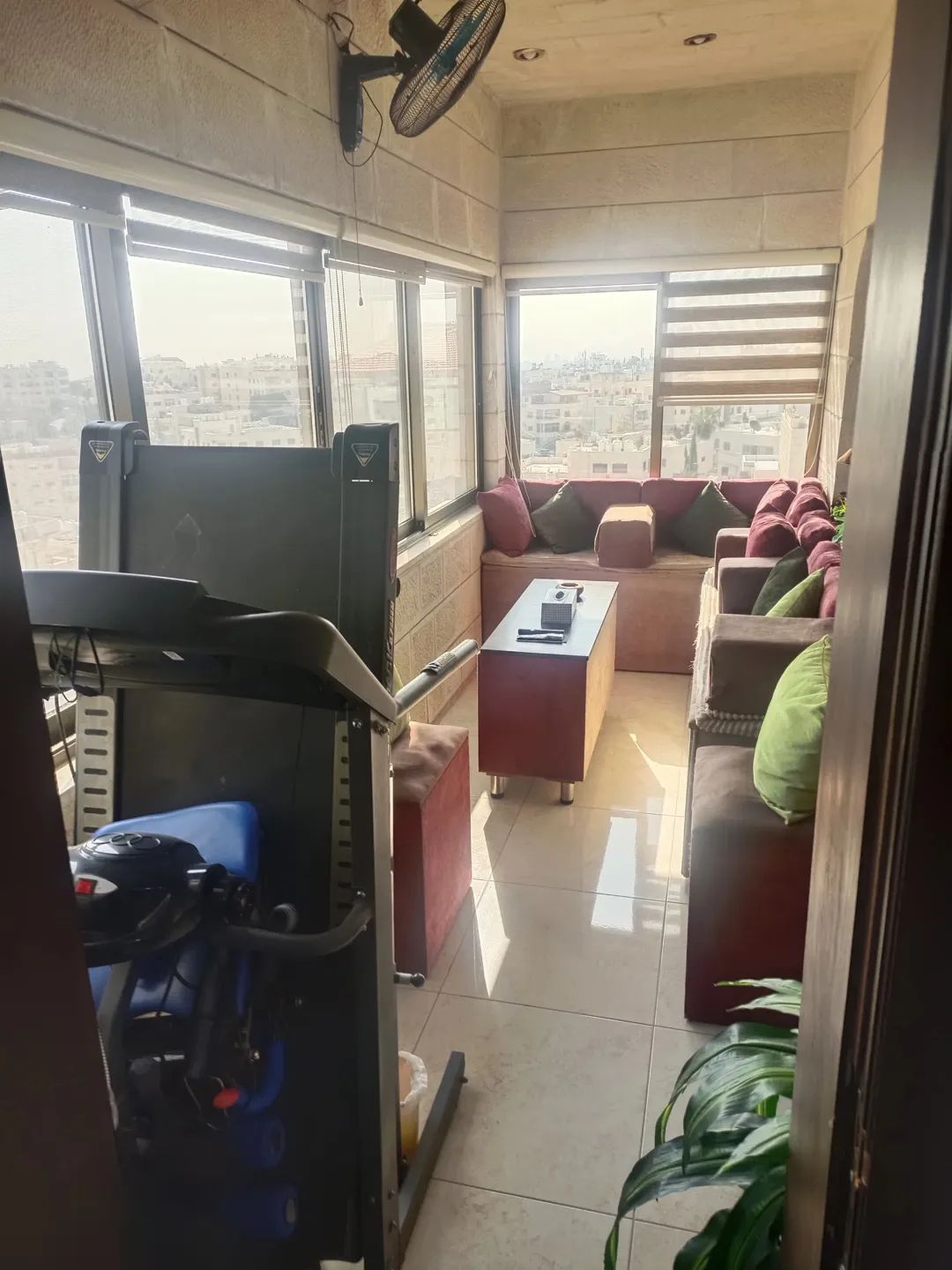 شقة فاخرة في ضاحية الرشيد إطلالة دائمة وموقع متميز