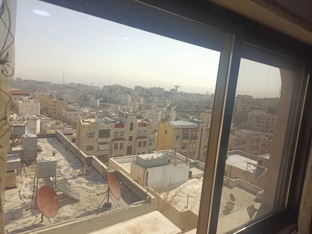 شقة فاخرة في ضاحية الرشيد إطلالة دائمة وموقع متميز