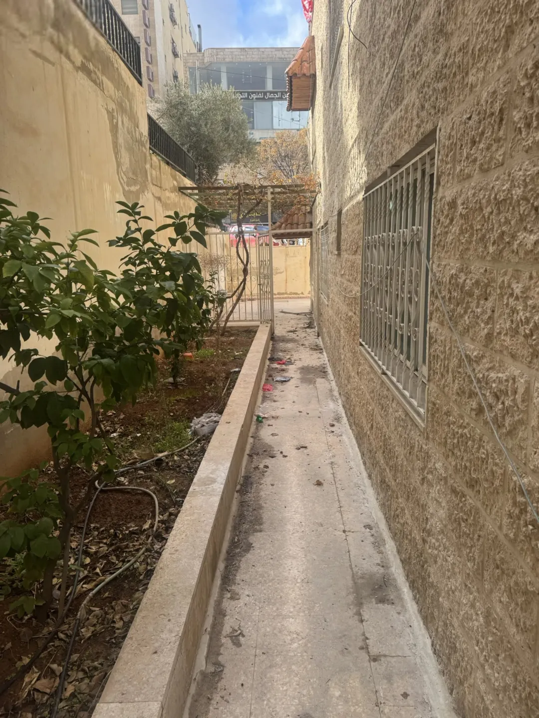 شقة للبيع في الزرقاء الجديدة تصلح سكني/تجاري