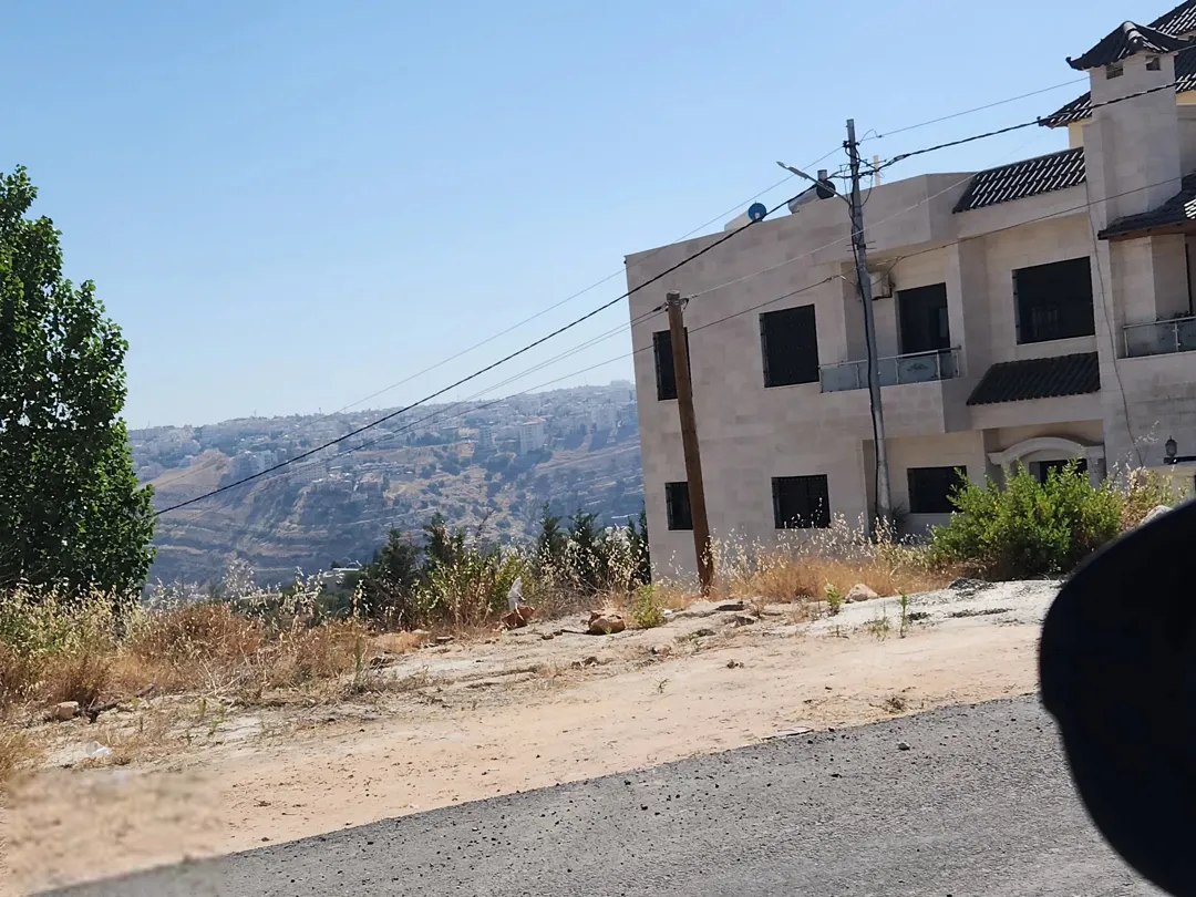 شقة فاخرة في عمان الغربية حوض أبو النعير بالقرب من مقام بلال بن رباح