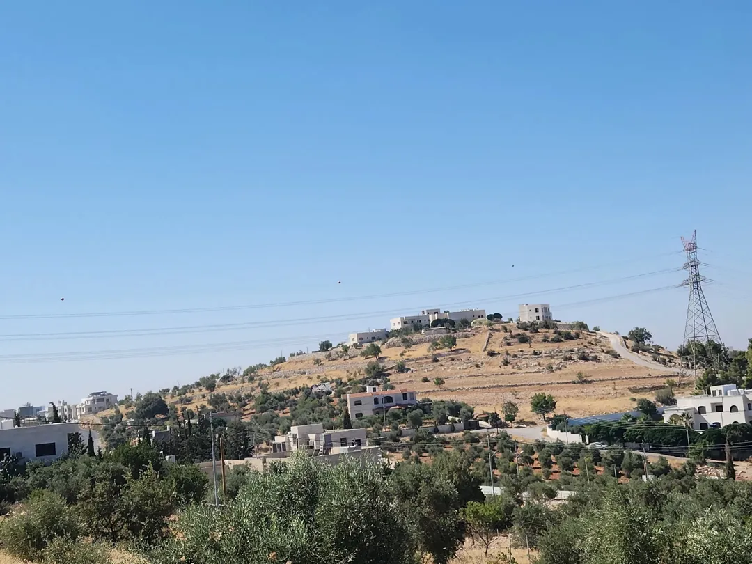 شقة فاخرة في عمان الغربية حوض أبو النعير بالقرب من مقام بلال بن رباح