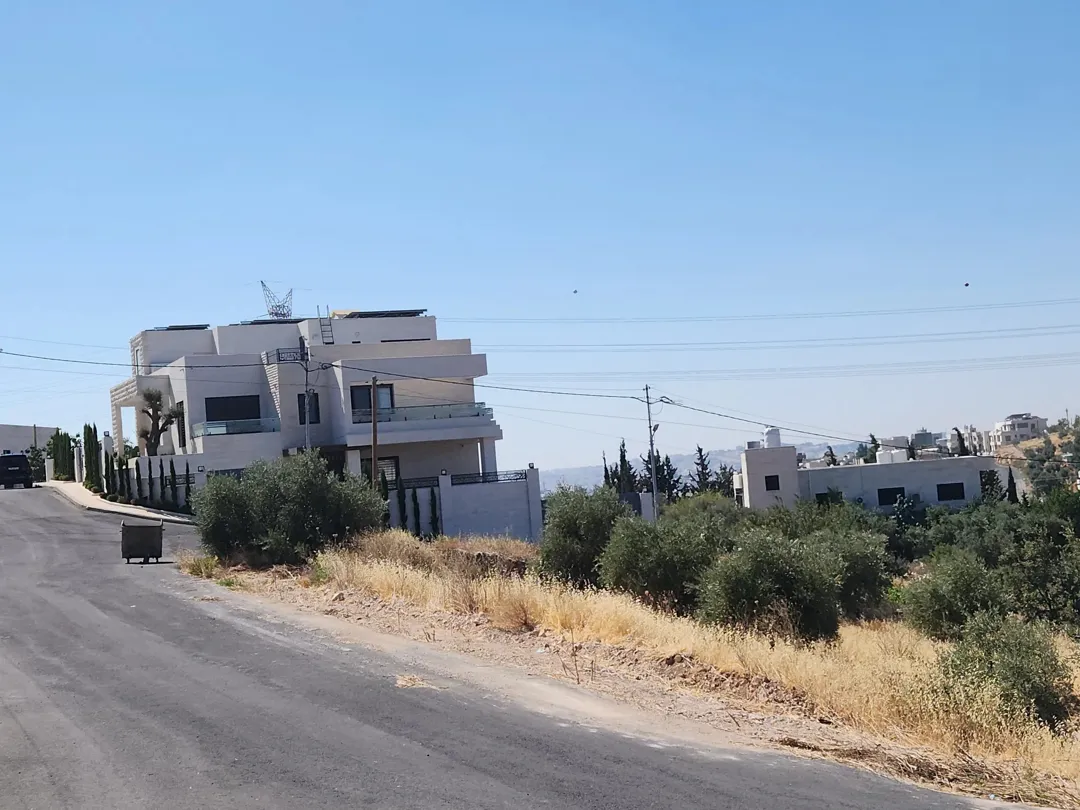 شقة فاخرة في عمان الغربية حوض أبو النعير بالقرب من مقام بلال بن رباح