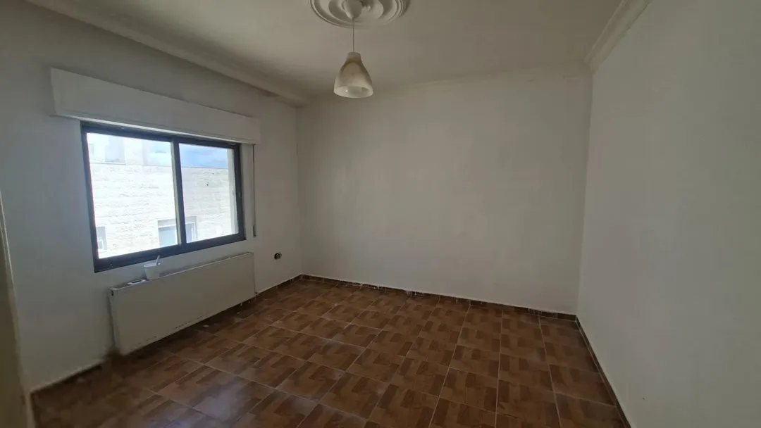 شقة سكنية مميزة للبيع في الجبيهة بالقرب من إشارة المنهل
