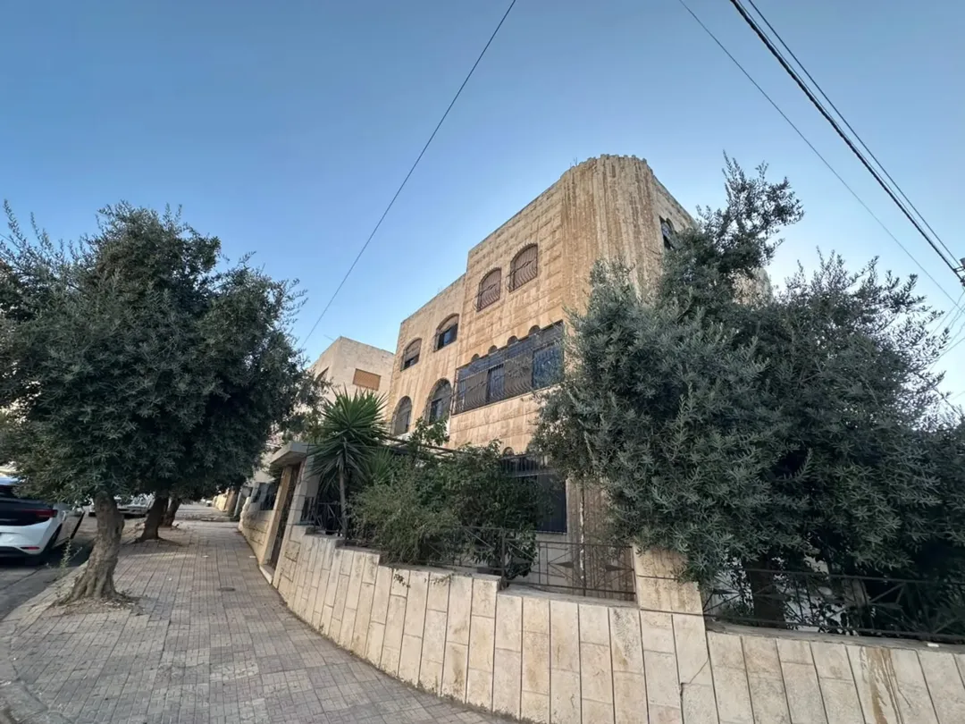 عمارة للبيع 840 م2 في الشميساني – على شارعين