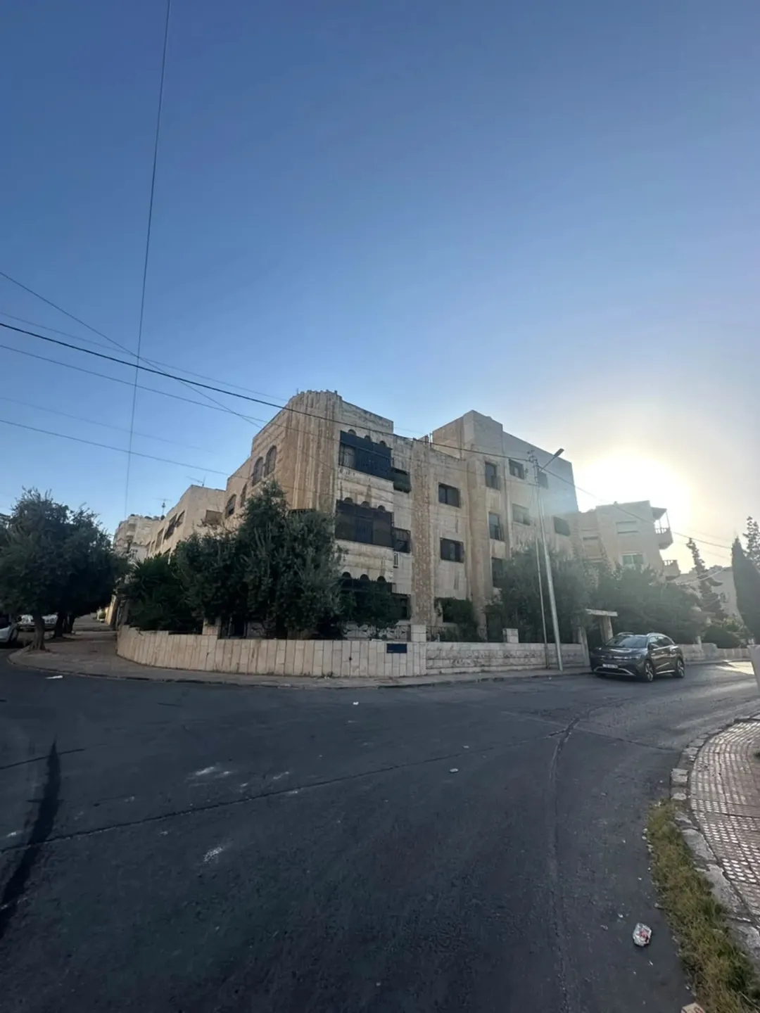 عمارة للبيع 840 م2 في الشميساني – على شارعين
