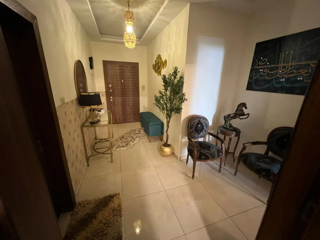 شقة للبيع ( بأرقى مناطق مرج الحمام ) طريق المطار خلف كليه لومنيوس