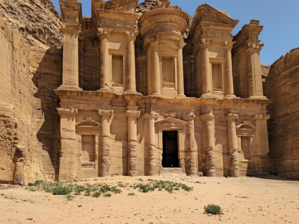 AlDayr - Petra, monstry, Jordan