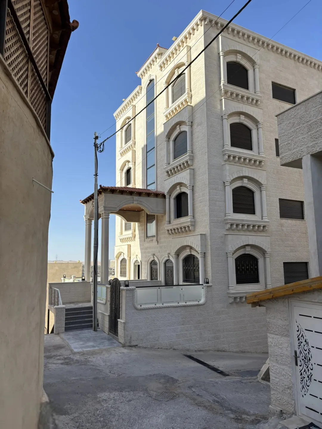 شقة للبيع في طبربور بالقرب من جامعة العلوم الإسلامية