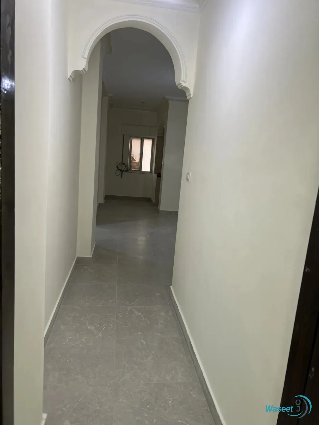 شقة مجددة بالكامل في ضاحية الاستقلال