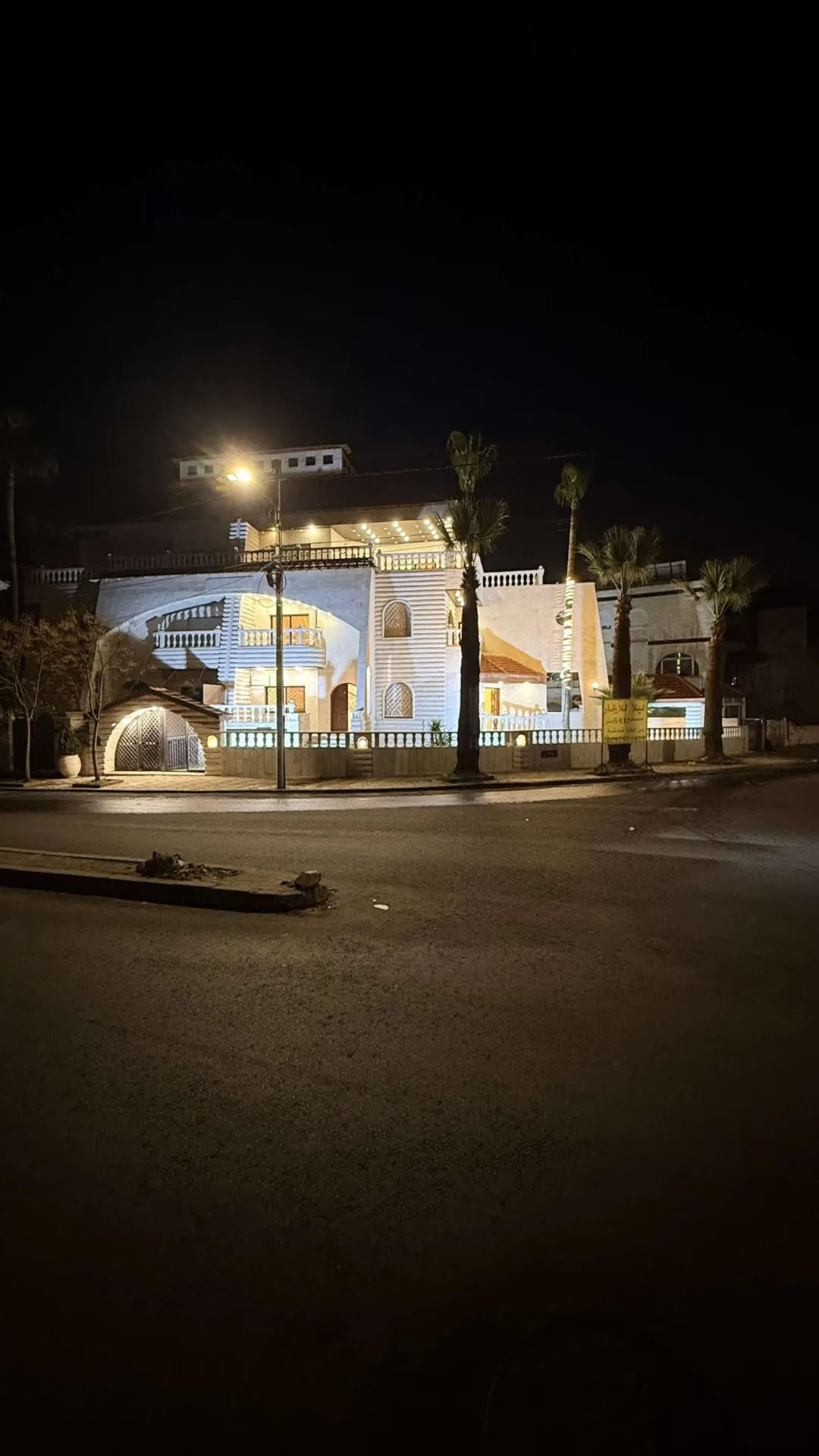 فيلا للإيجار فاخرة في ضاحية الرشيد