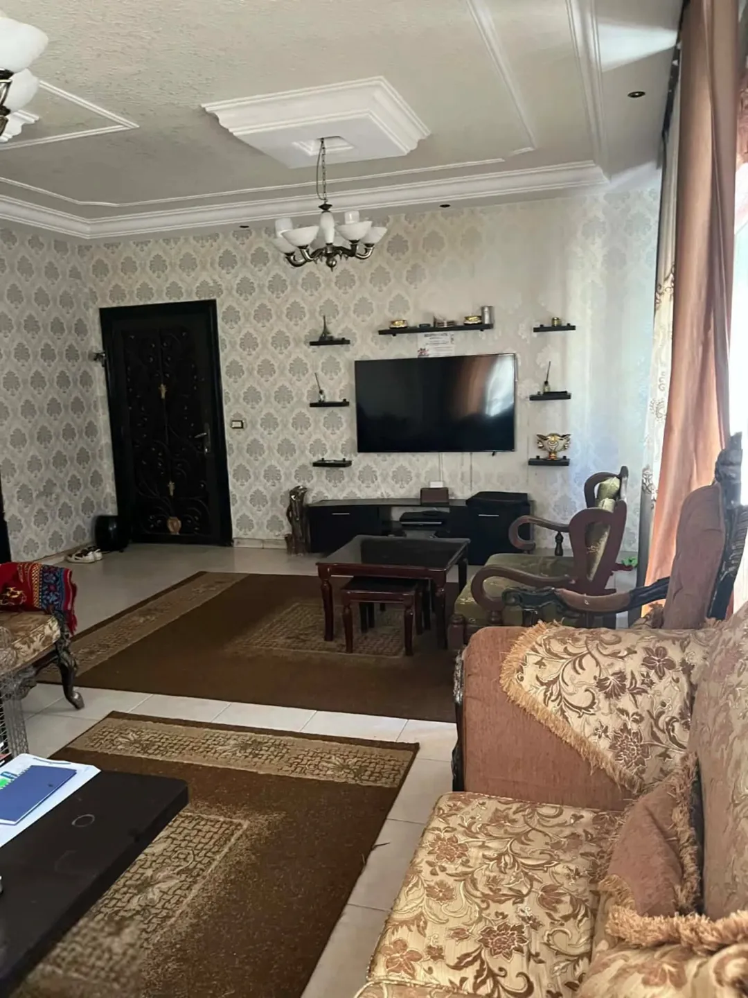 شقة غربية فاخرة في ضاحية الاقصى موقع استثنائي