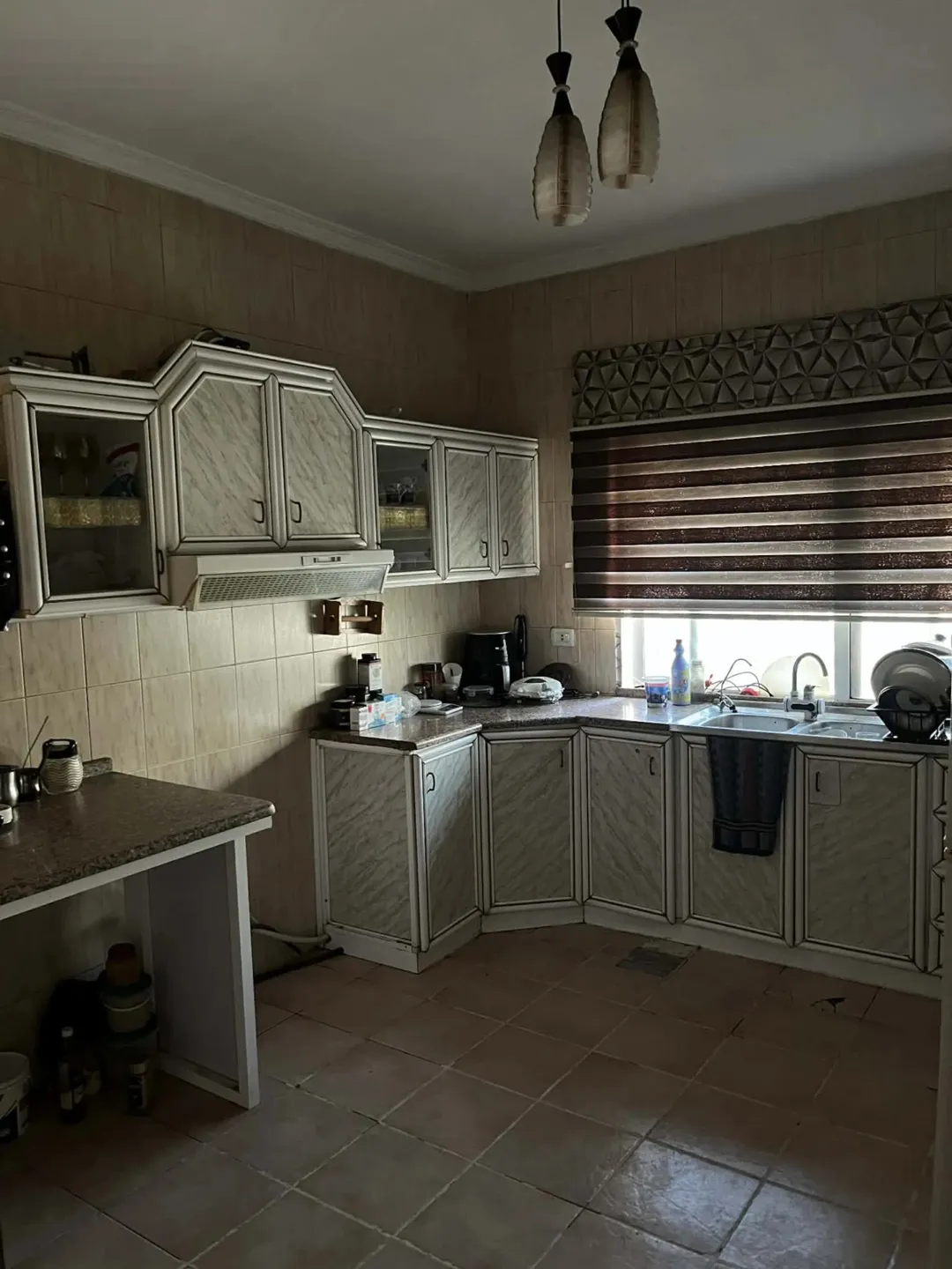 شقة غربية فاخرة في ضاحية الاقصى موقع استثنائي