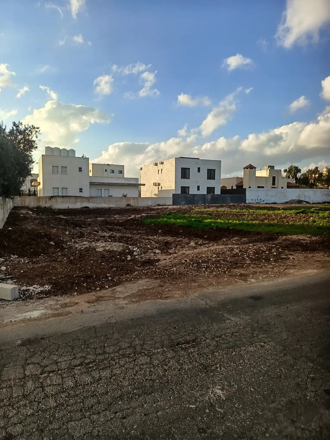 قطعة أرض سكنية مميزة للبيع في إسكان الصيادلة – اليادودة