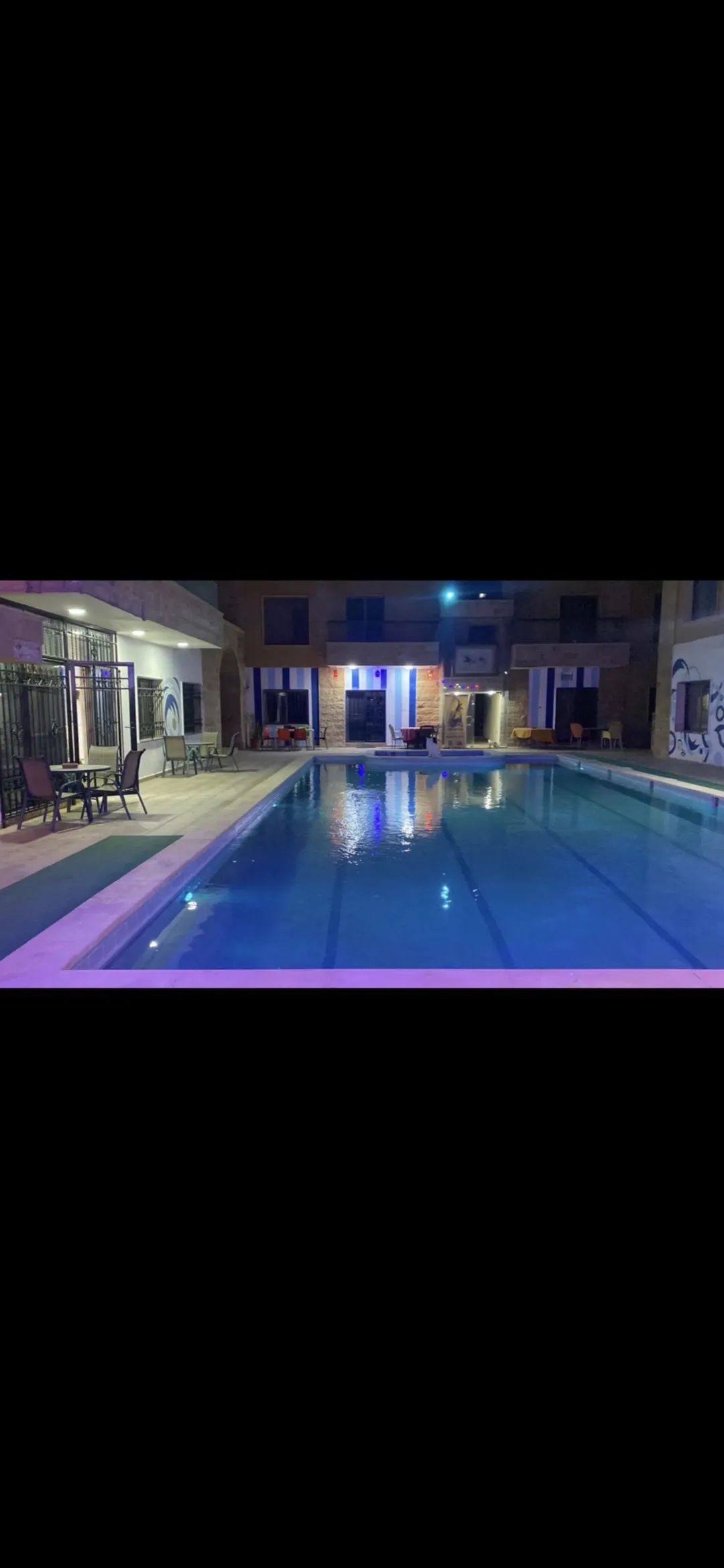 شاليه فاخر على شاطئ البحر الميت في كمباوند أو البدال