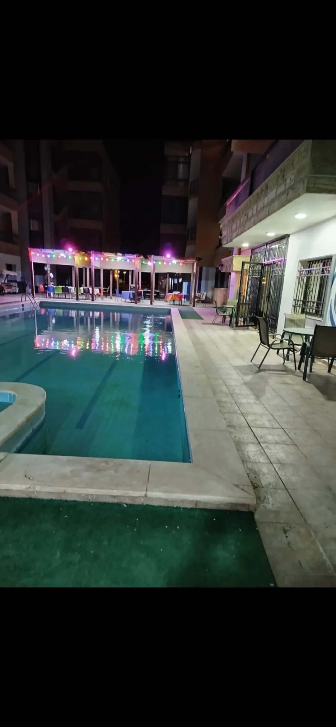 شاليه فاخر على شاطئ البحر الميت في كمباوند أو البدال