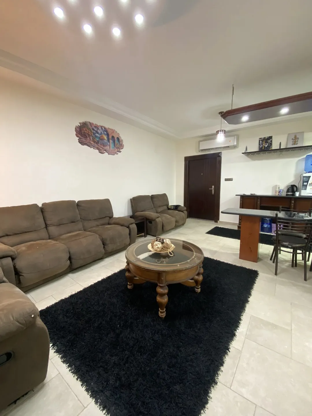 شاليه فاخر على شاطئ البحر الميت في كمباوند أو البدال