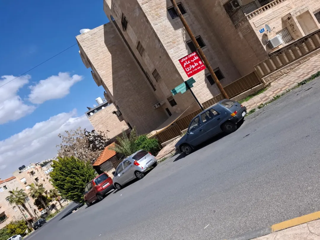 شقة ط3 عرجان قرب مستشفى الرويال وصيدلية يحيى 155 م