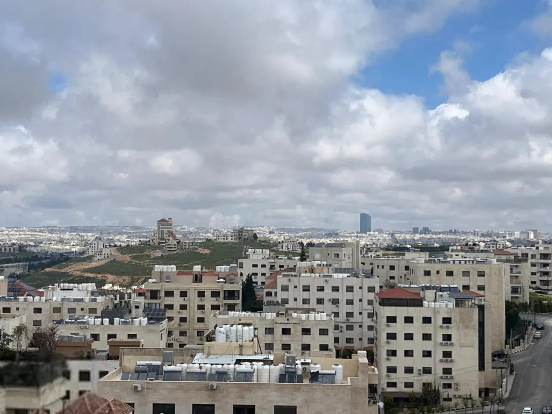 ثالث مع روف في ضاحية النخيل بأفخم التشطيبات الملوكية مع فايربليس راكب