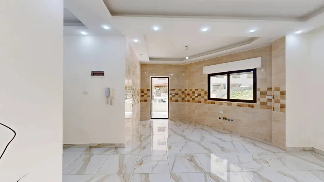 شقة أرضية جديد في جبل الزهور بالقرب من مسجد خليل الرحمن