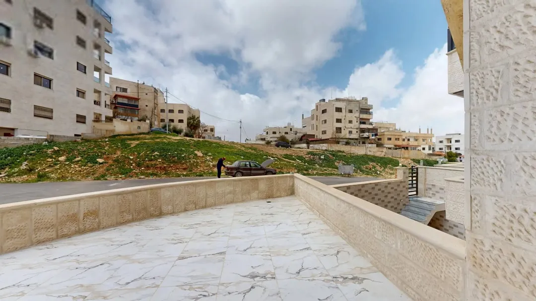 شقة أرضية جديد في جبل الزهور بالقرب من مسجد خليل الرحمن