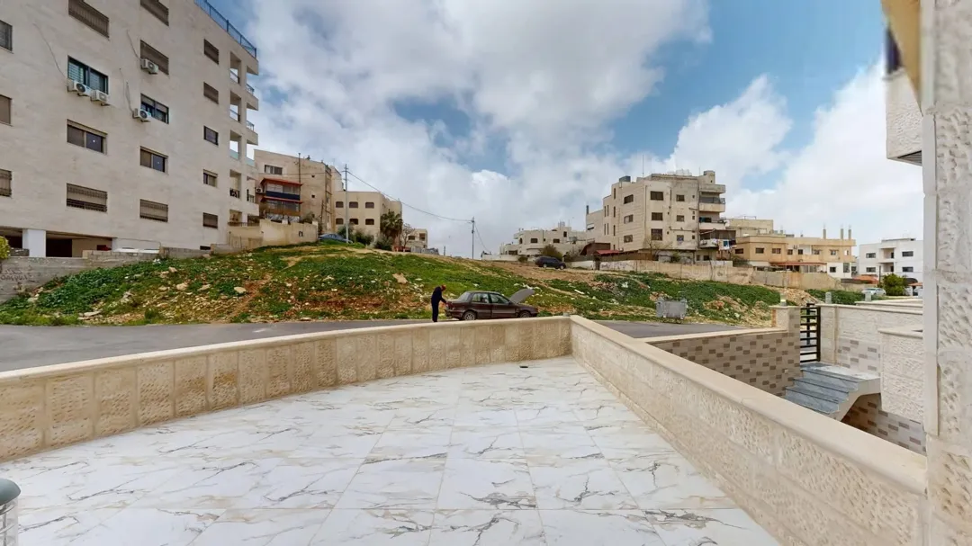 شقة أرضية جديد في جبل الزهور بالقرب من مسجد خليل الرحمن