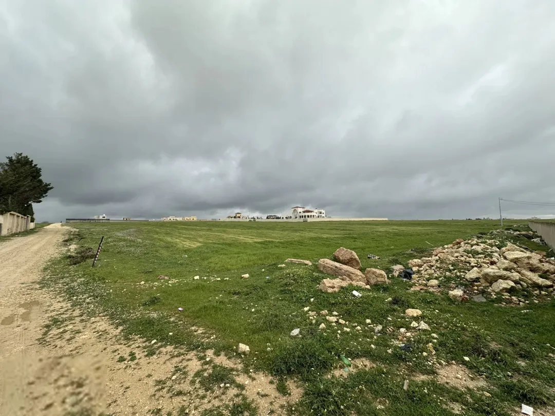 قطعة أرض سكنية للبيع في مادبا – منطقة منجا