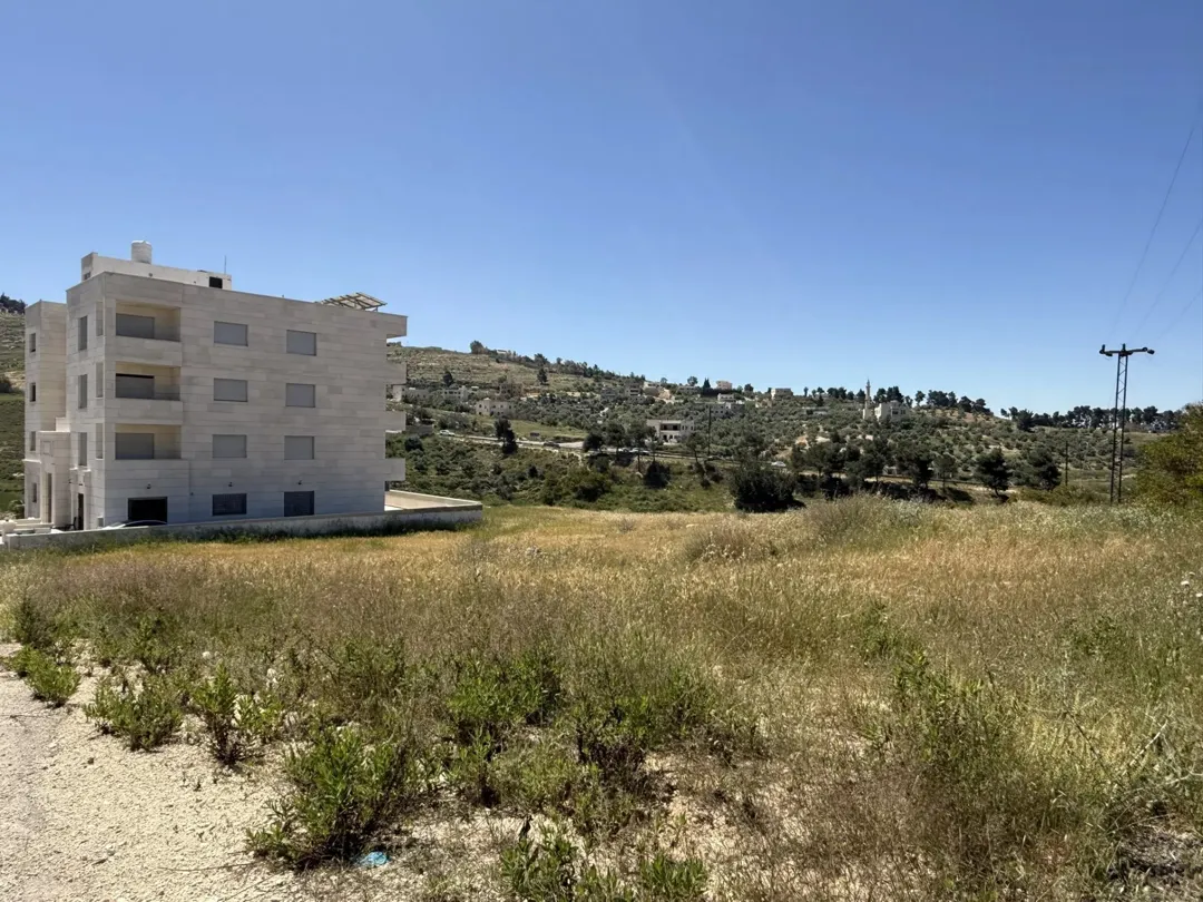 قطعة ارض سكنية (أ) مميزة (المساحة دونم)، ناعور طريق البحر الميت مقابل بيت العسل مباشرة