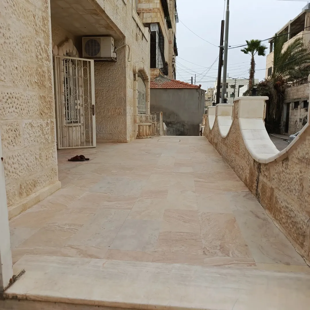 منزل طابقين مع شقق استثمارية للبيع في ماركا الجنوبية – نادي السباق
