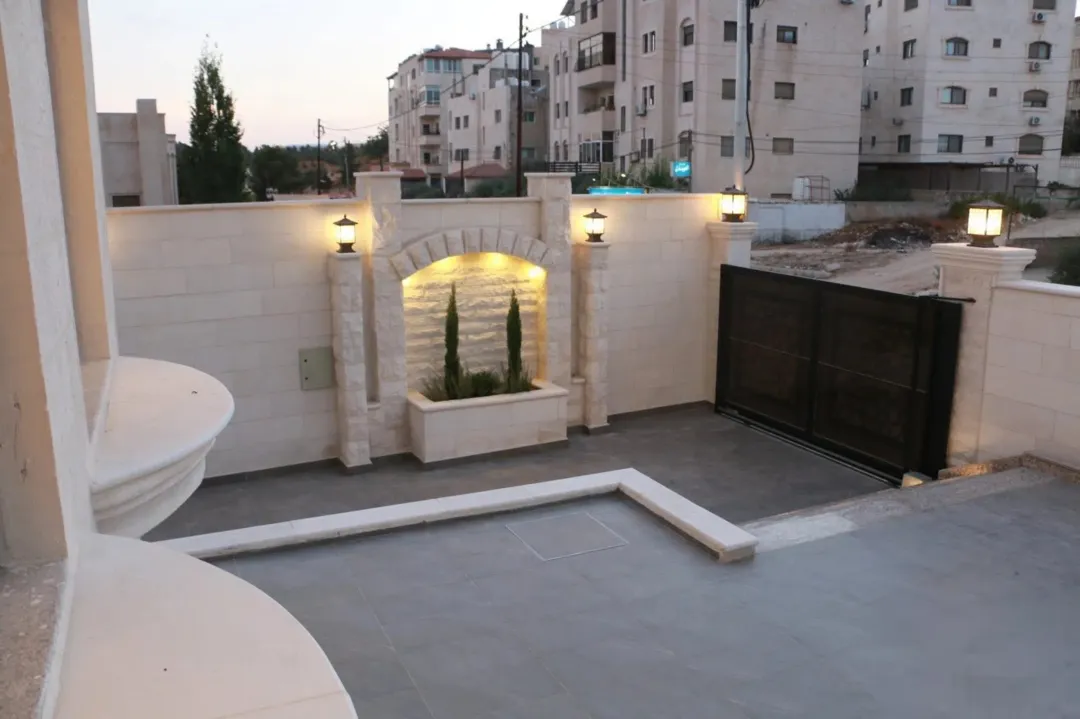 عمارة عائلية فاخرة في مرج الحمام بلعاس على شارع السلام