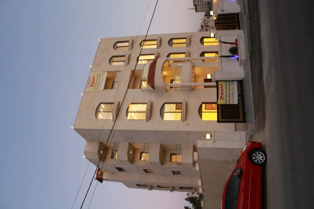 عمارة عائلية فاخرة في مرج الحمام بلعاس على شارع السلام