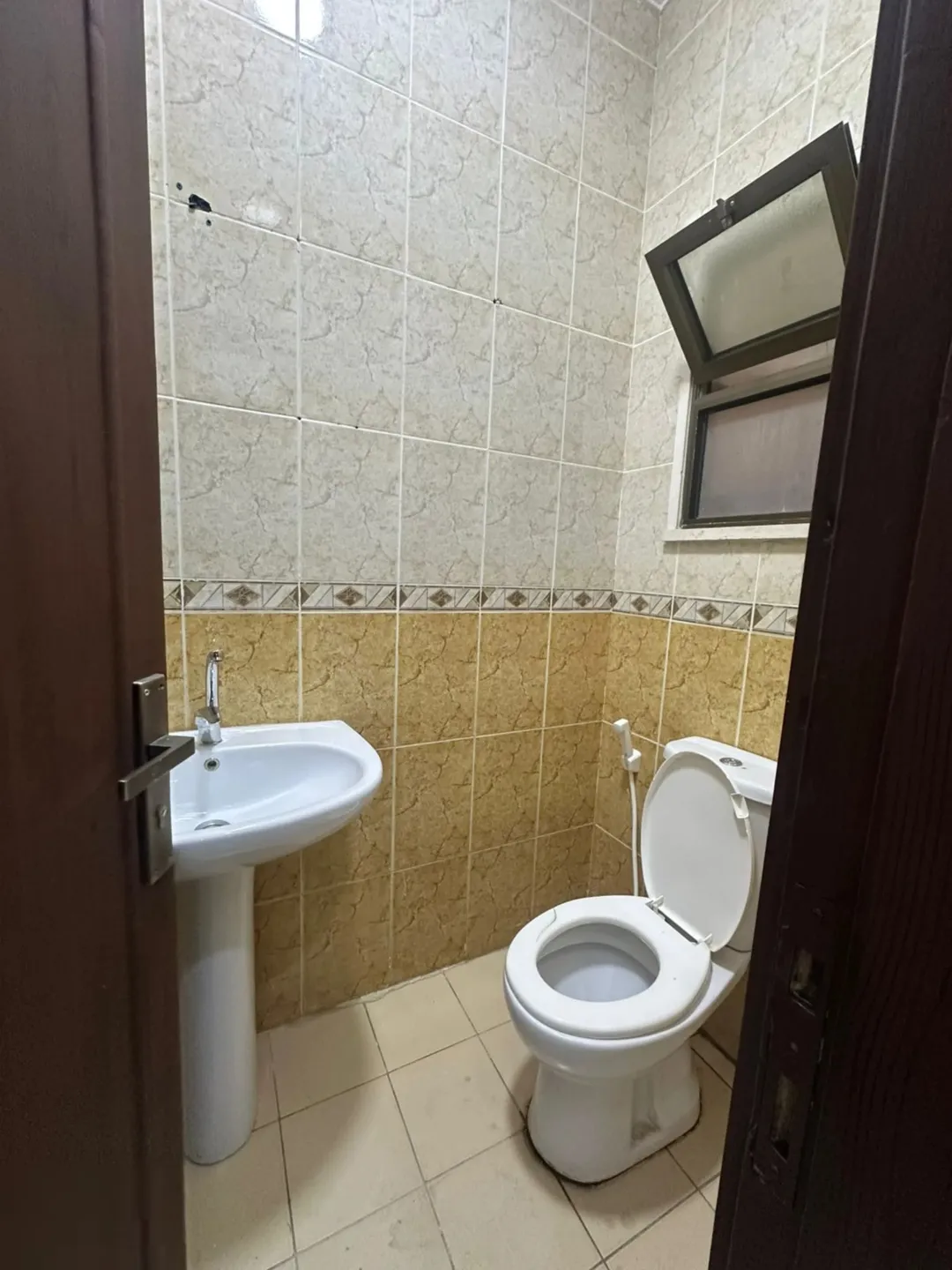 شقة مجددة بالكامل للبيع في المدينة الرياضية – حي الخرابشة