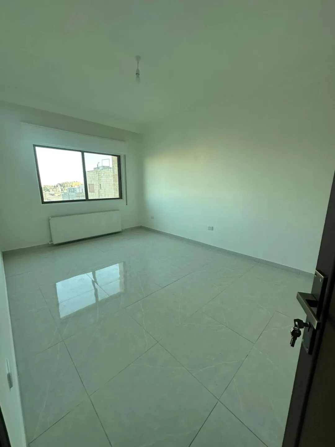 شقة مجددة بالكامل للبيع في المدينة الرياضية – حي الخرابشة