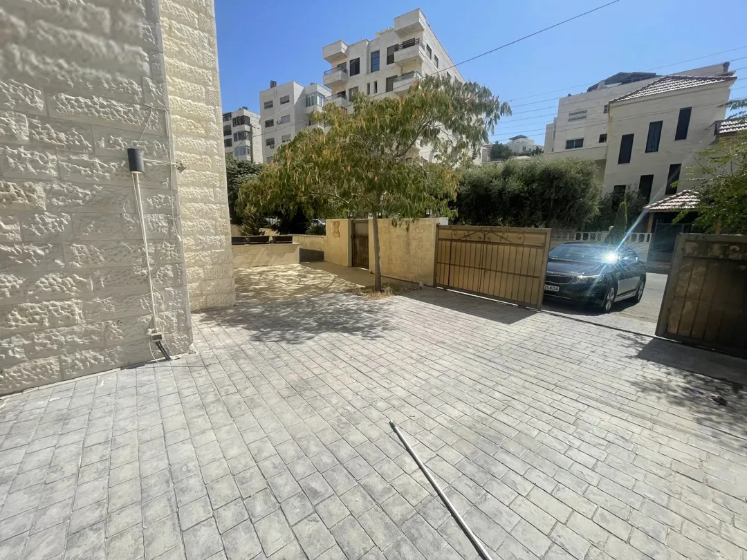 شقة فاخرة في قلب ضاحية النخيل مساحة واسعة