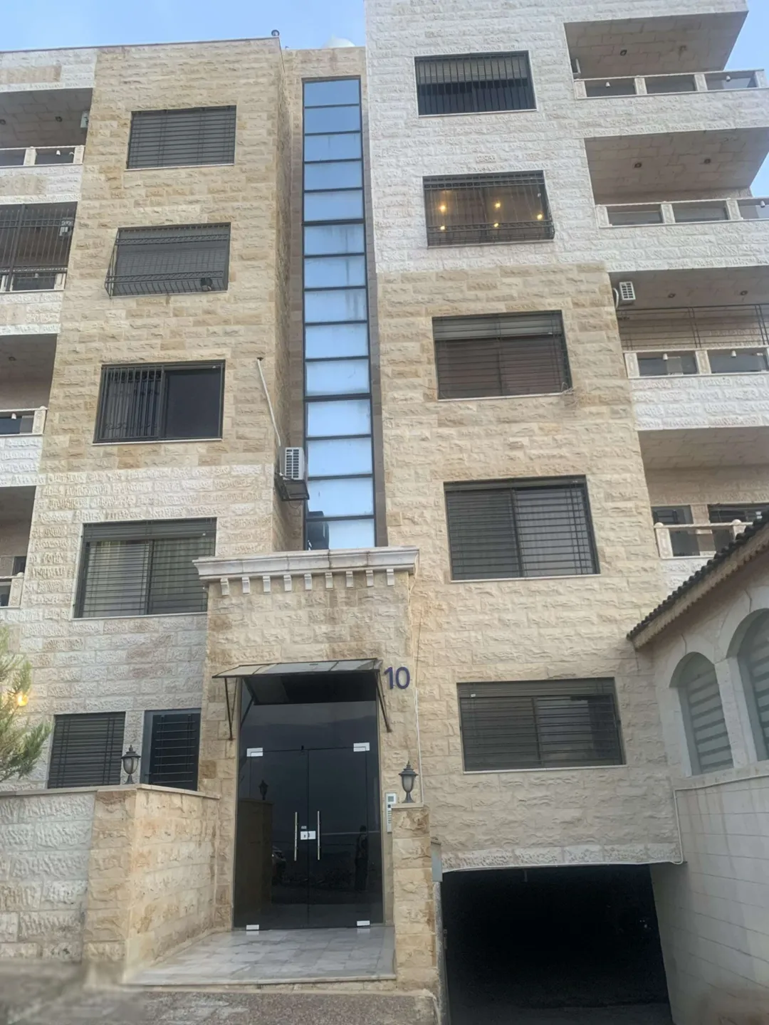 شقة فاخرة مفروشة للإيجار السنوي – عمان الاردن | ID 625964