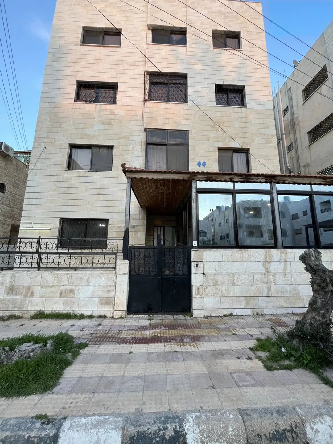 شقة بمساحة 170 متر طابق ارضي.. وجميع خدمات كاملة قريبة من البيت بسعر مغري للبيع — صورة 2