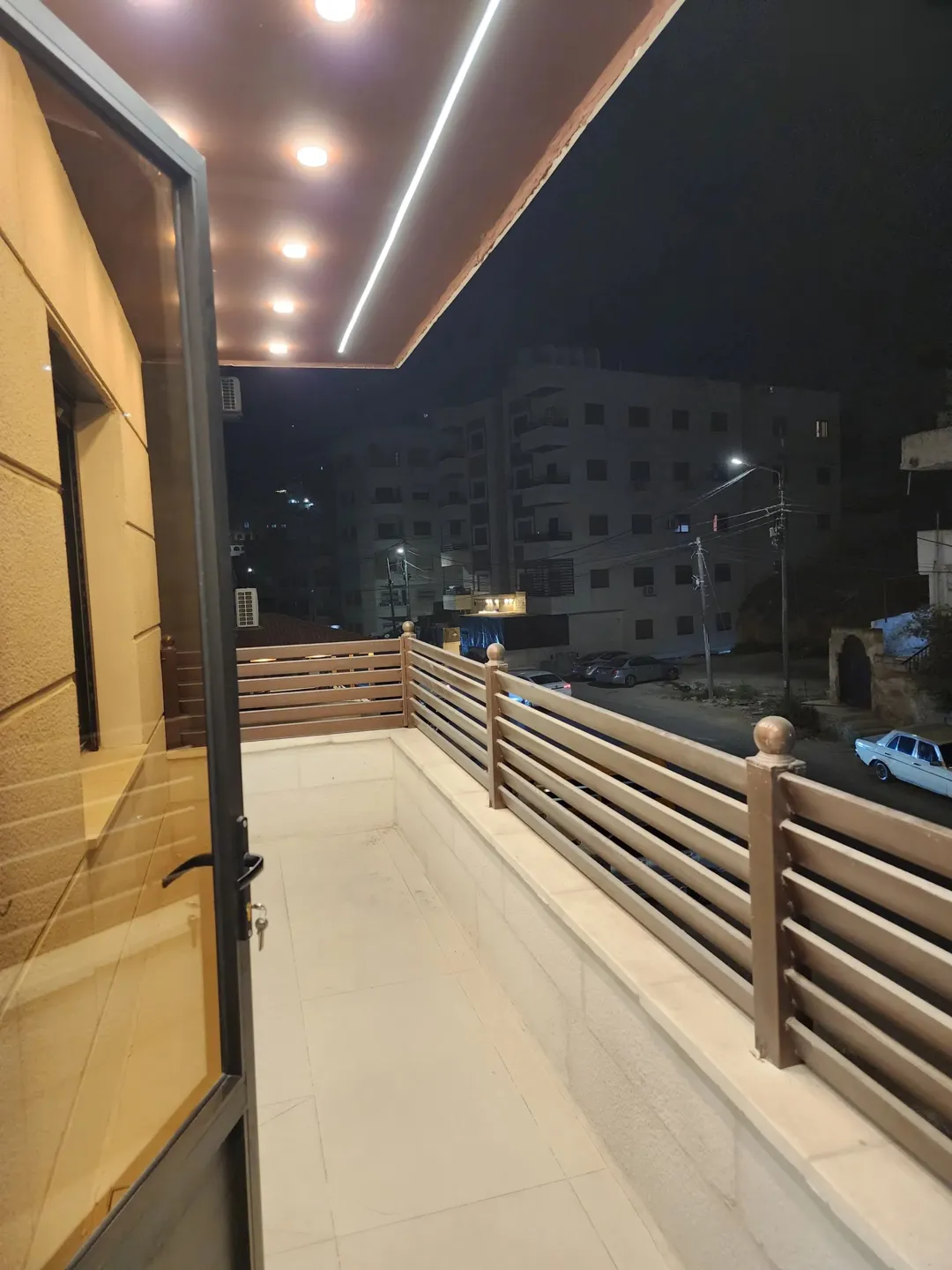 شقة طابق ثاني مساحه 133م بناء جديد موقع ماركا الجنوبية تواصل مع المالك