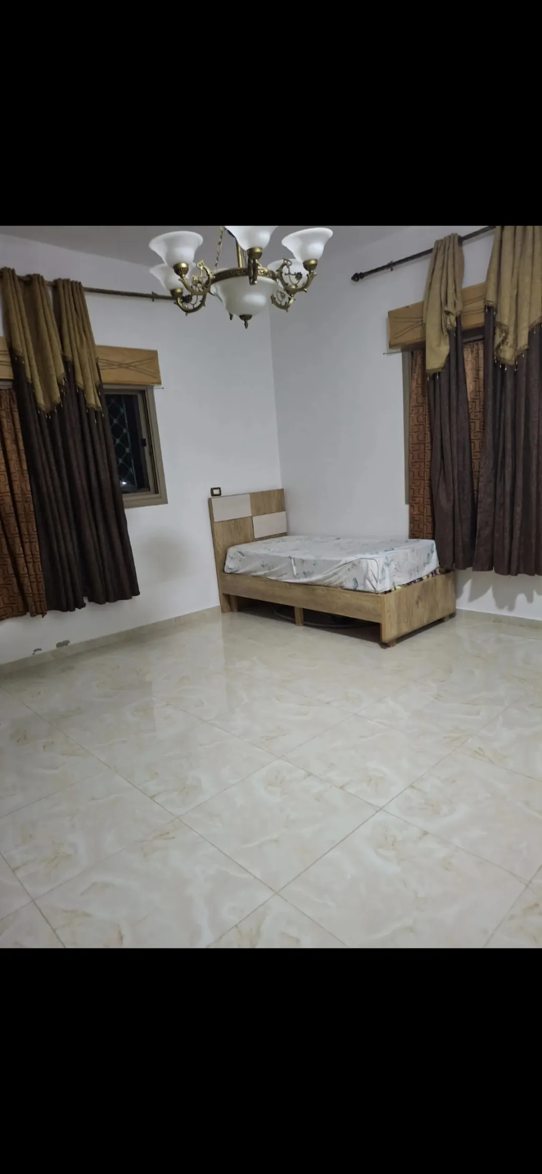 منزل سبر ديلوكس علا شارعين مرخص جديد كوشان مستقل غرب محطه بانزين ابو عليم وسترادزرقاء 300 متر
