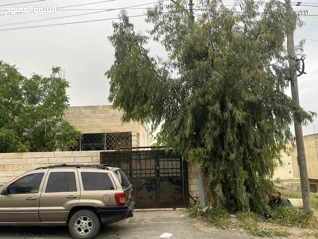 للبيع مستعجلل منزل للبيع في البنيات بلقرب من مدارس الحصاد