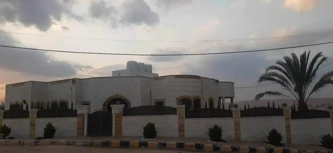 منزل واسع للبيع في الزرقاء – ضاحية المدينة المنورة