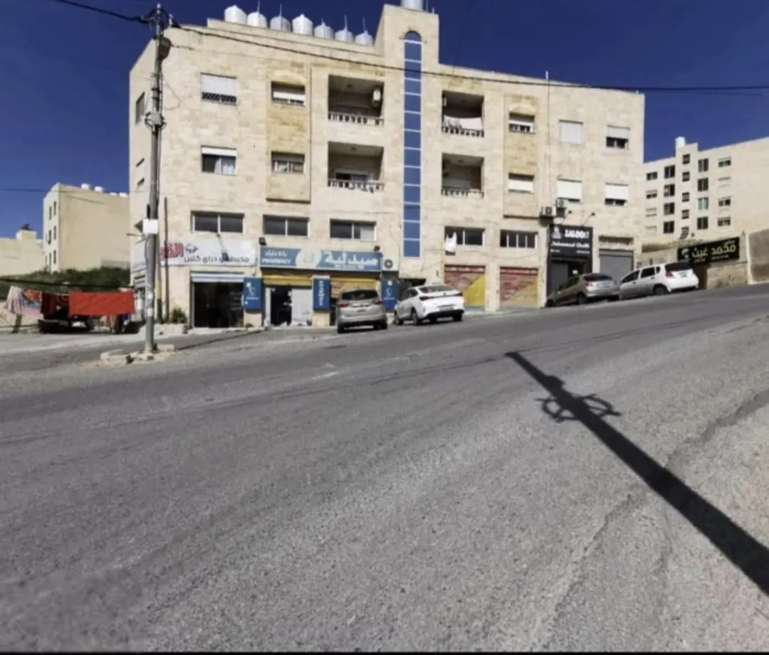 مجمع تجاري متكامل للبيع في طبربور موقع استراتيجي