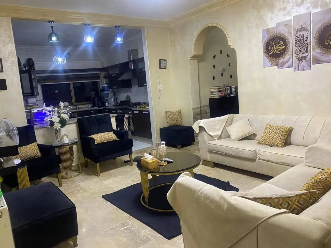 شقة واسعة للبيع في ضاحية الرشيد بالقرب من الجامعة الأردنية