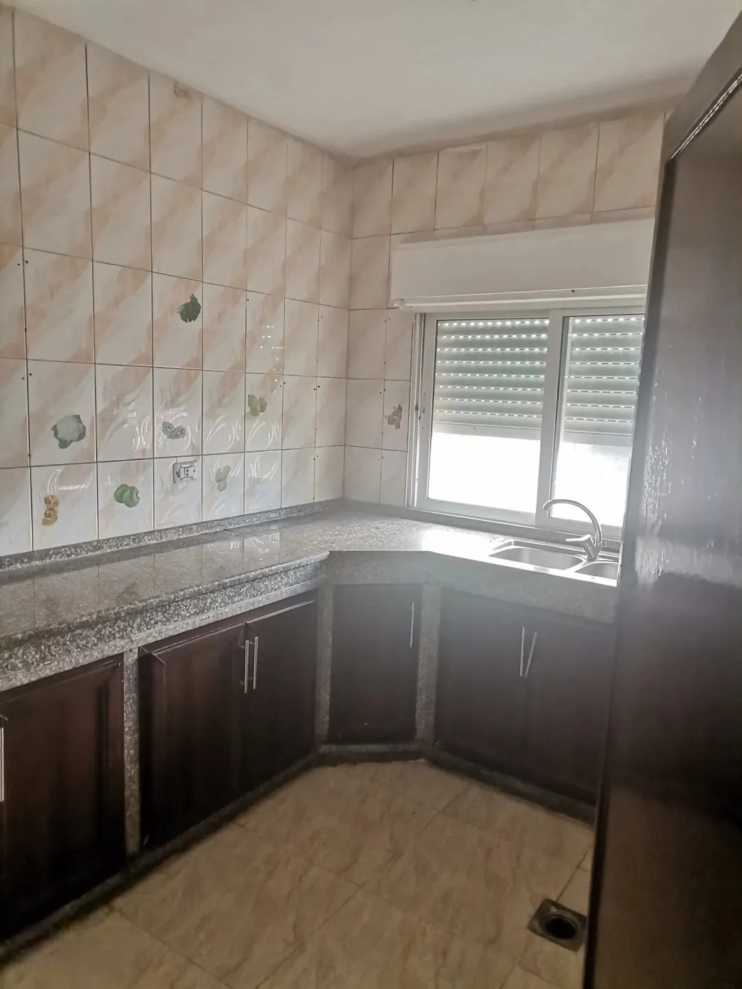 شقة للبيع في إربد – غرب شارع الجامعة