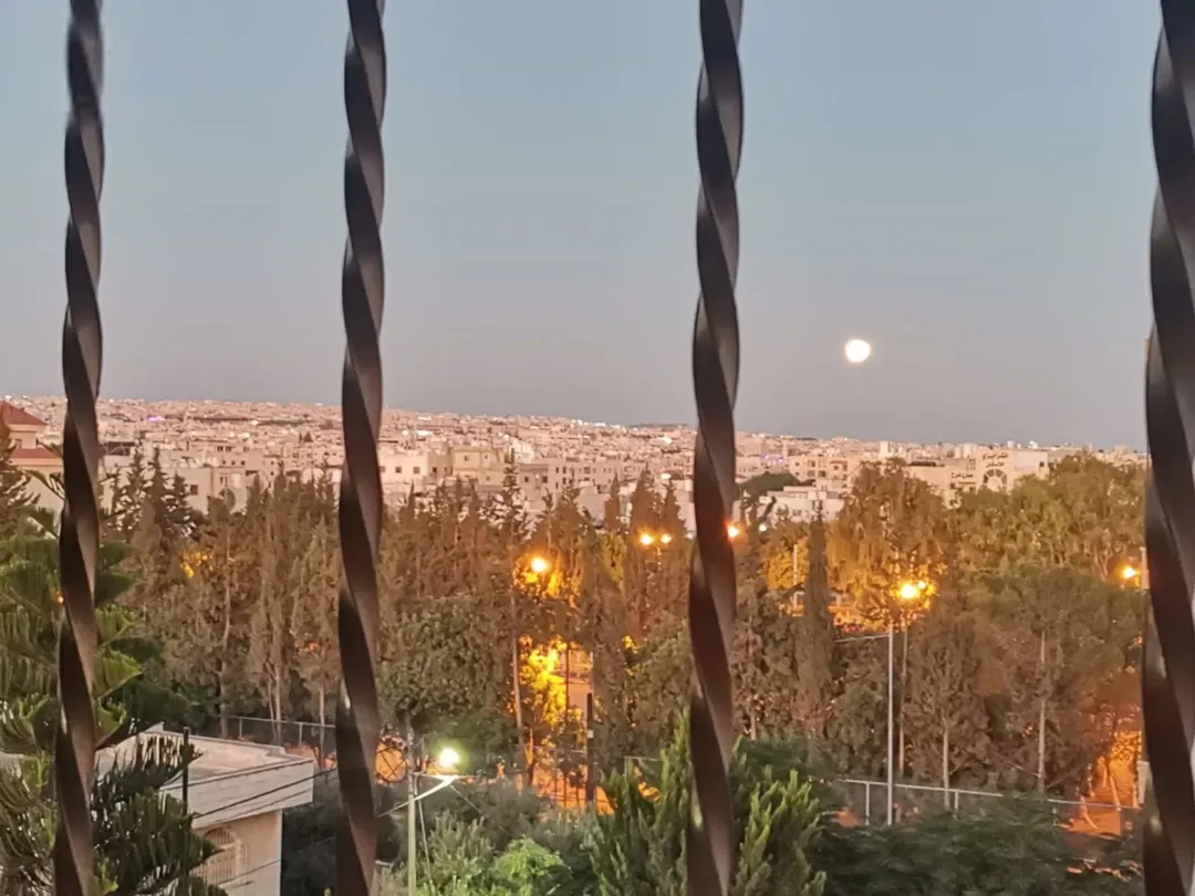 شقه دوبلكس مع روف فاخره للبيع باعلي مواصفات مع اطلاله خيال وقريبه لجميع الخدمات