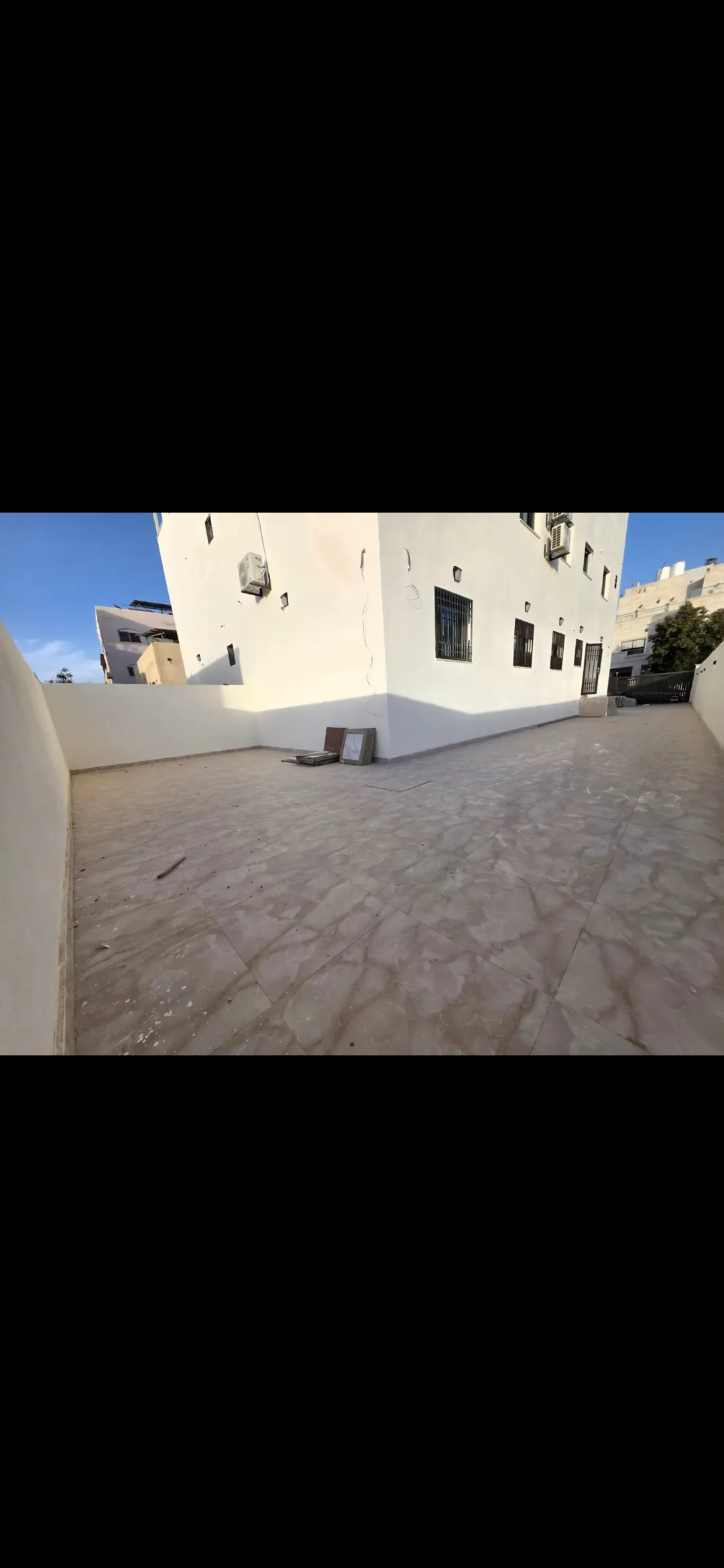 للبيع شقه بناء جديد لم تسكن ارضيه سوبر ديلوكس 122متر