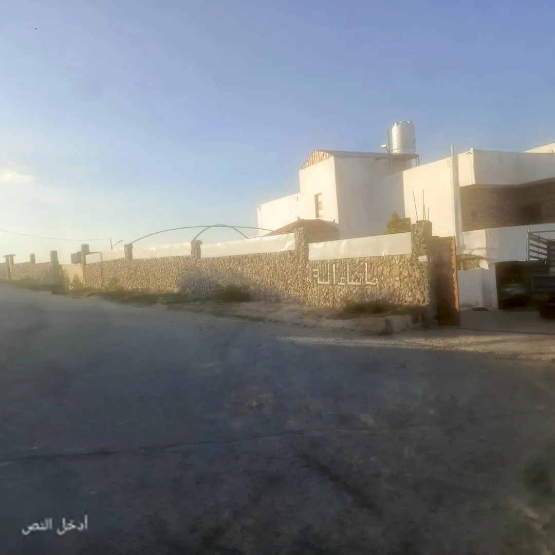 بيت ومزرعه للبيع