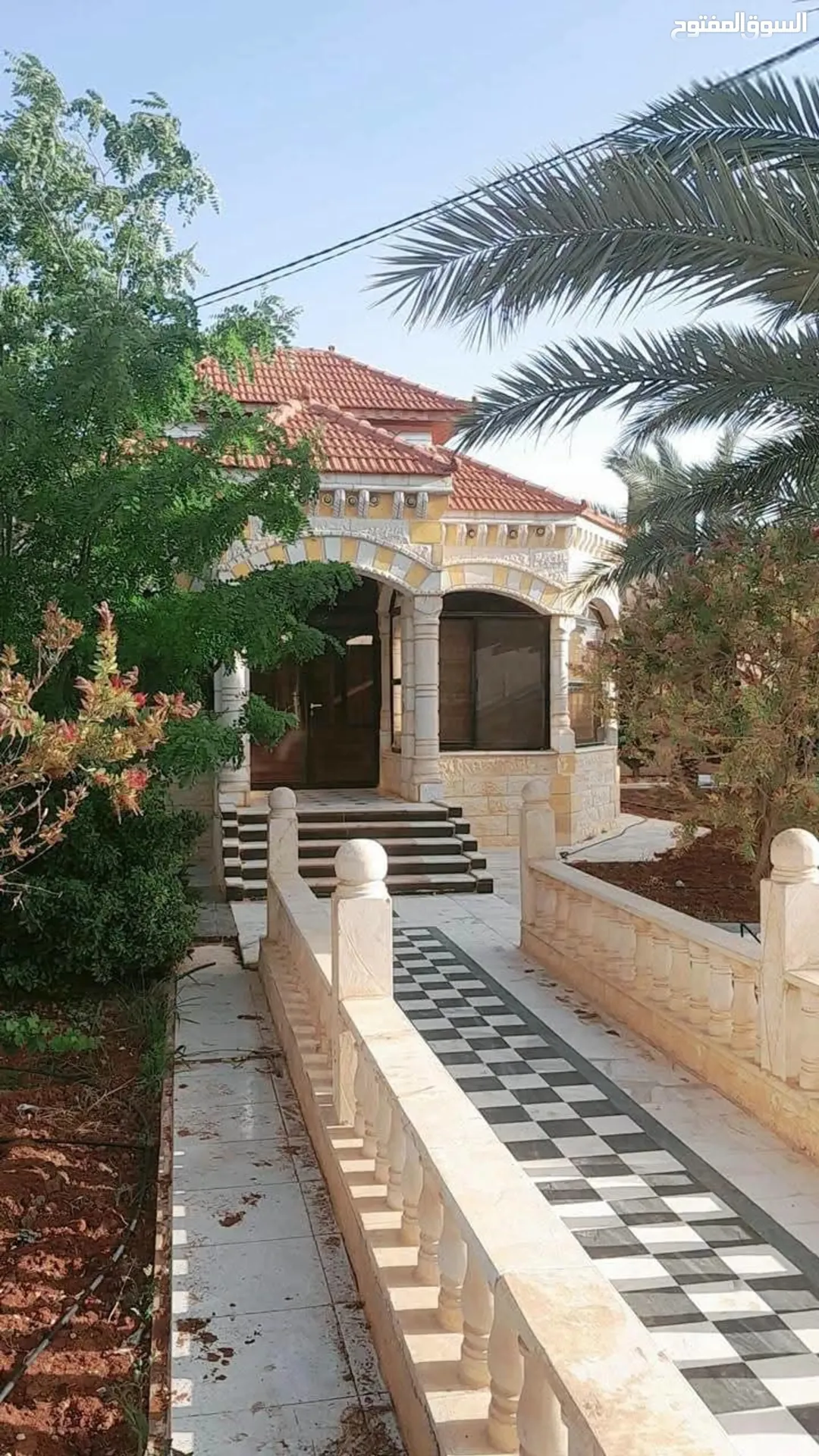 إمتلك مزرعه عملاقه مع ثلاث قصور طابقين في المفرق