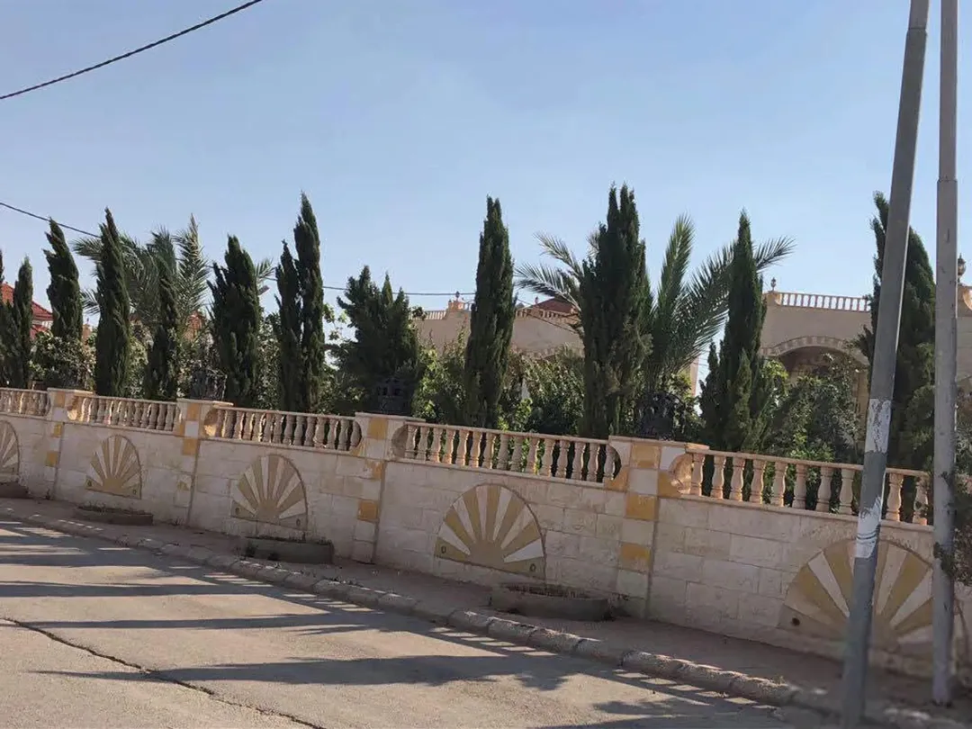إمتلك مزرعه عملاقه مع ثلاث قصور طابقين في المفرق