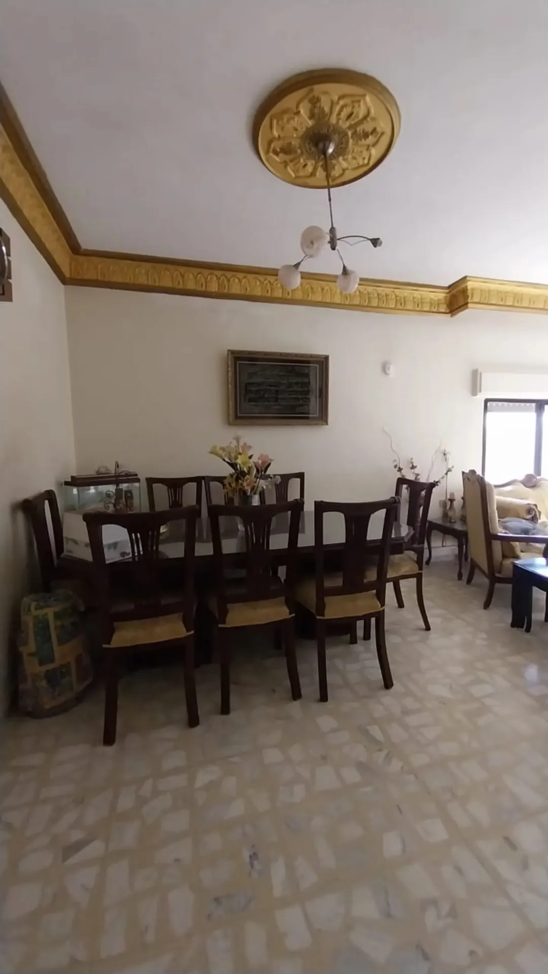 عمارة 3 طوابق للبيع في قوشان مساحة واسعة